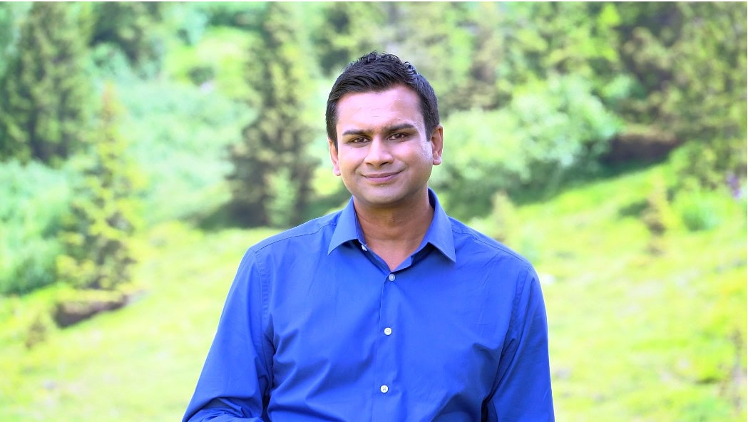 Ashok Gupta leading a breathwork session